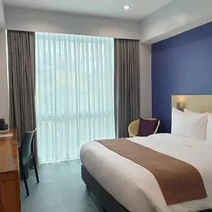 Leez Makati Otel
